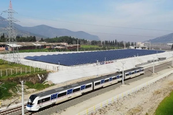 Demiryollarında güneş enerjisi dönemi başladı! 1,5 milyar lira tasarruf hedefi